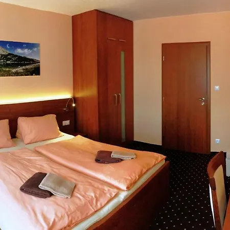 Gabriela, Tatranska Strba, Pri Zubacke